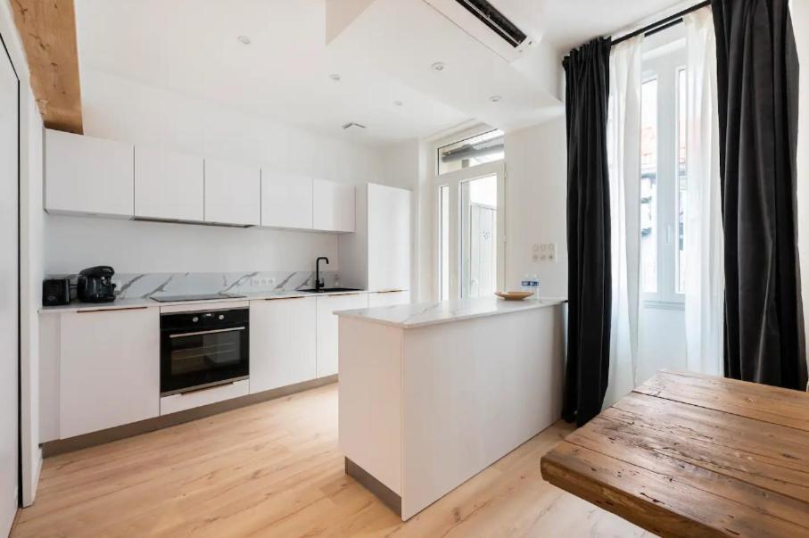 Ferienwohnung {St Fee Sur Les Toits} * Plein Centre Marseille * Clim Exterior foto