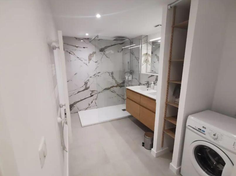 Ferienwohnung {St Fee Sur Les Toits} * Plein Centre Marseille * Clim Exterior foto